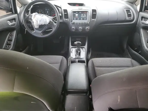 3KPFL4A75JE247401 2018 KIA FORTE - Image 8