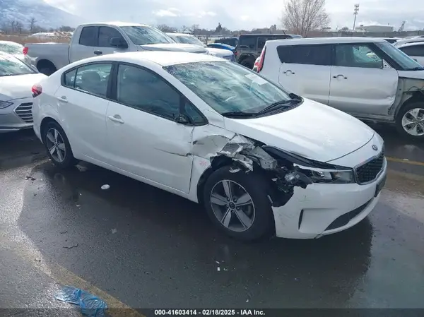 3KPFL4A75JE248015 2018 KIA FORTE - Image 1