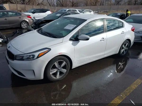 3KPFL4A75JE248015 2018 KIA FORTE - Image 2