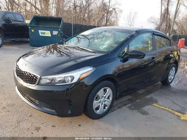 3KPFL4A75JE249181 2018 KIA FORTE - Image 2