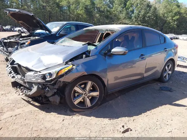 3KPFL4A75JE251223 2018 KIA FORTE - Image 2
