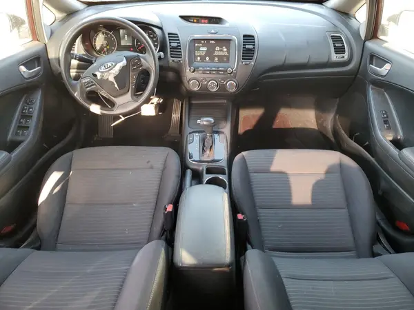 3KPFL4A75JE251416 2018 KIA FORTE - Image 8