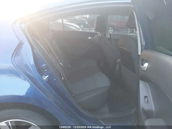 3KPFL4A75JE252016 2018 KIA FORTE - Image 8
