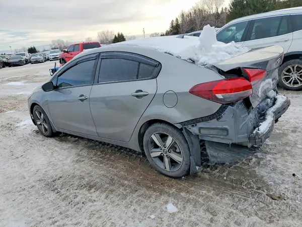 3KPFL4A75JE252162 2018 KIA FORTE - Image 2