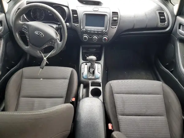 3KPFL4A75JE252162 2018 KIA FORTE - Image 8