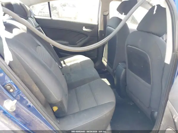 3KPFL4A75JE253585 2018 KIA FORTE - Image 8