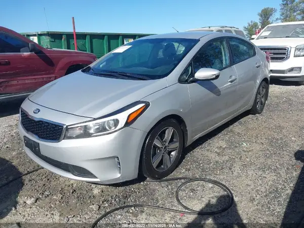 3KPFL4A75JE254008 2018 KIA FORTE - Image 2