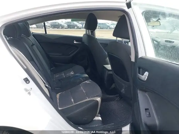 3KPFL4A75JE255370 2018 KIA FORTE - Image 8