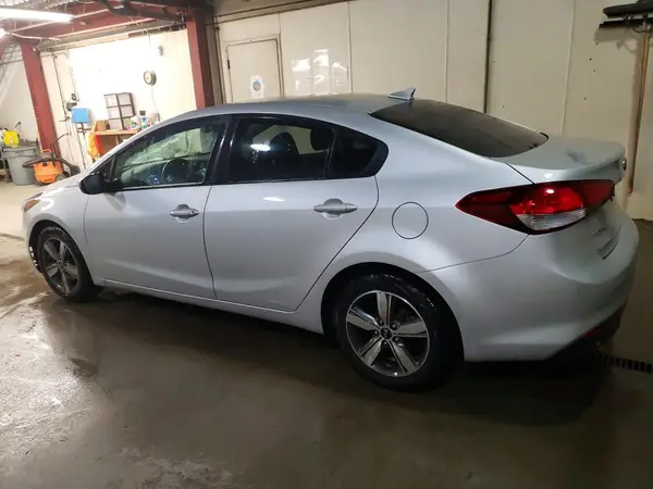 3KPFL4A75JE255756 2018 KIA FORTE - Image 2