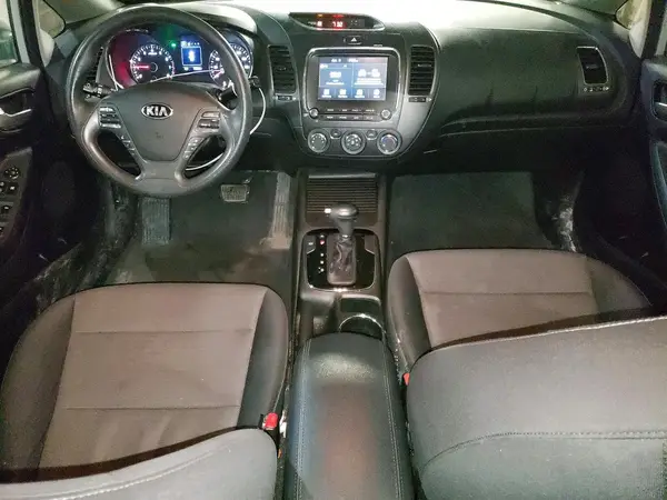3KPFL4A75JE255756 2018 KIA FORTE - Image 8