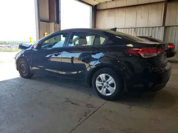 3KPFL4A75JE256891 2018 KIA FORTE - Image 2
