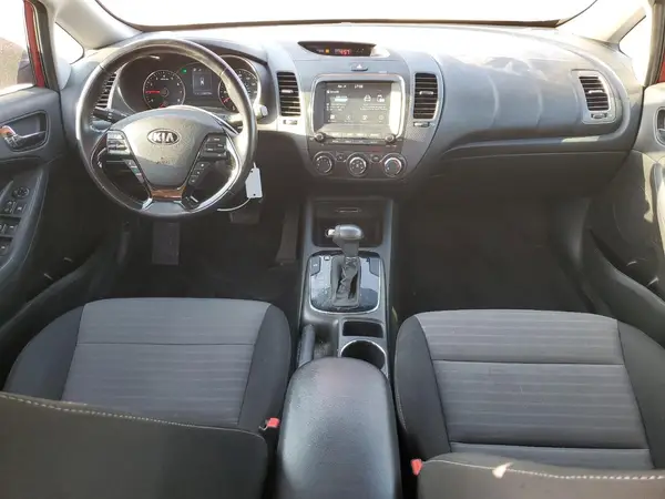 3KPFL4A75JE257653 2018 KIA FORTE - Image 8