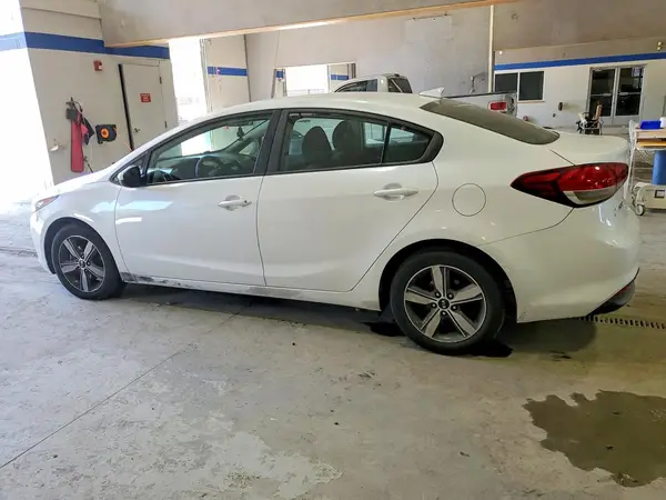 3KPFL4A75JE262030 2018 KIA FORTE - Image 2