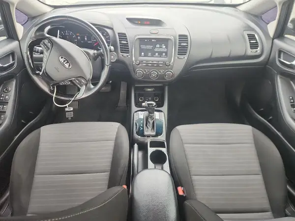 3KPFL4A75JE262190 2018 KIA FORTE - Image 8