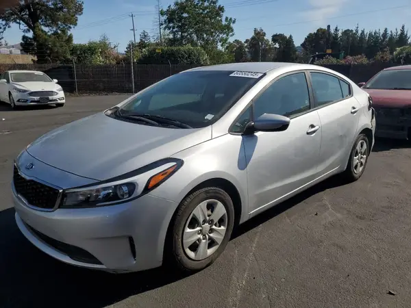 3KPFL4A75JE262223 2018 KIA FORTE - Image 1