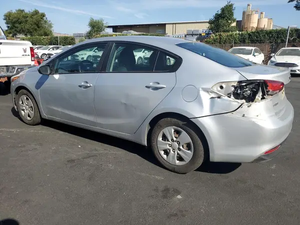 3KPFL4A75JE262223 2018 KIA FORTE - Image 2