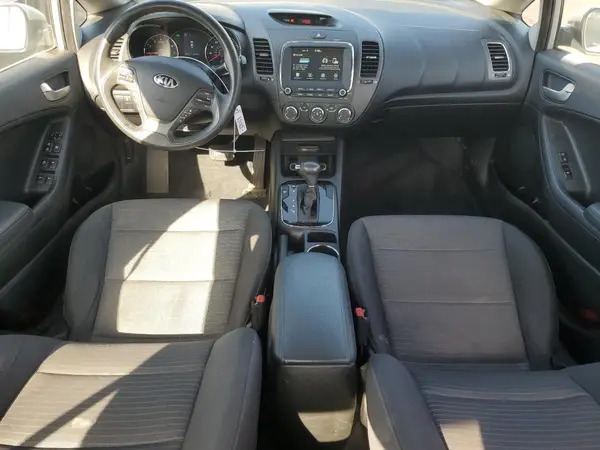 3KPFL4A75JE262223 2018 KIA FORTE - Image 8
