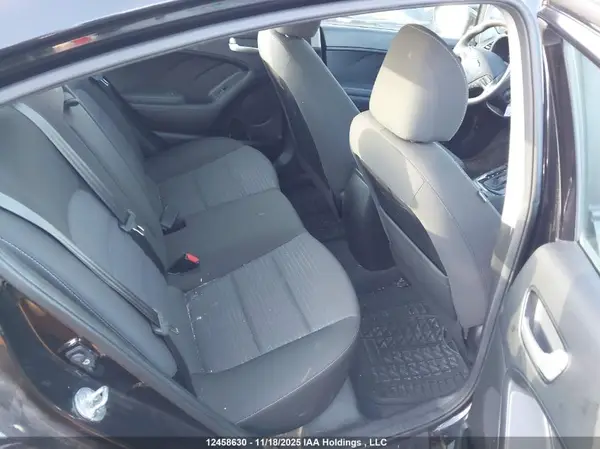 3KPFL4A75JE267048 2018 KIA FORTE - Image 8