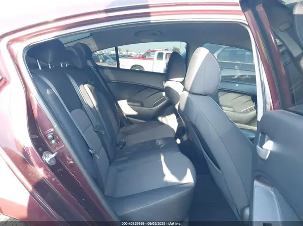 3KPFL4A75JE269141 2018 KIA FORTE - Image 8