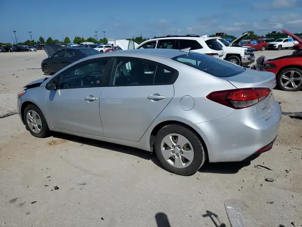 3KPFL4A75JE269852 2018 KIA FORTE - Image 2