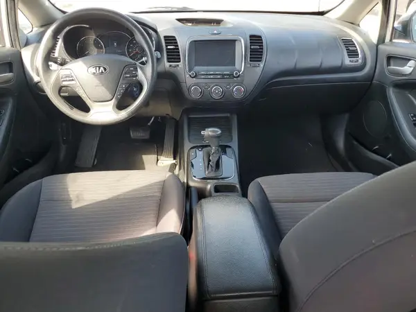 3KPFL4A75JE269852 2018 KIA FORTE - Image 8