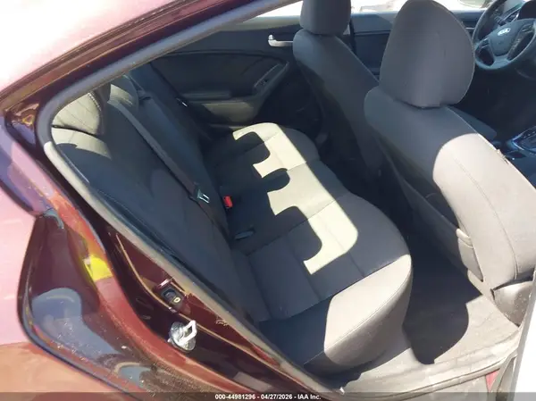 3KPFL4A75JE273321 2018 KIA FORTE - Image 8