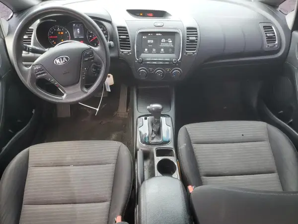 3KPFL4A75JE273576 2018 KIA FORTE - Image 8
