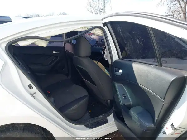 3KPFL4A75JE274498 2018 KIA FORTE - Image 8