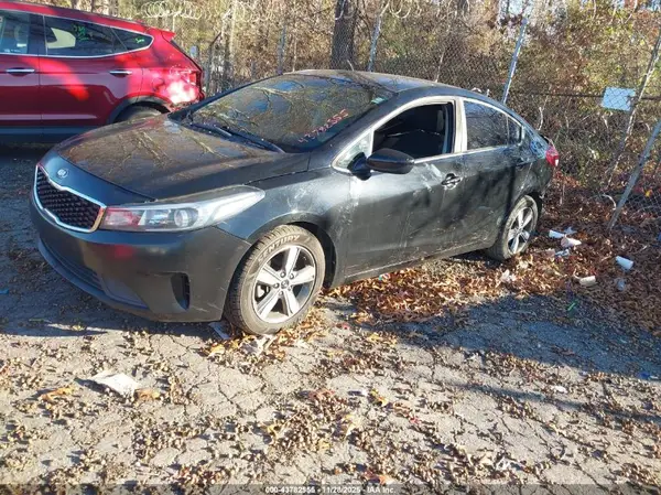 3KPFL4A75JE274680 2018 KIA FORTE - Image 2