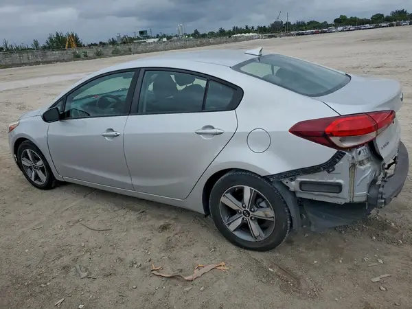 3KPFL4A75JE274713 2018 KIA FORTE - Image 2