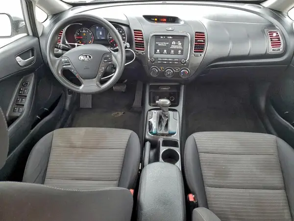 3KPFL4A75JE274713 2018 KIA FORTE - Image 8