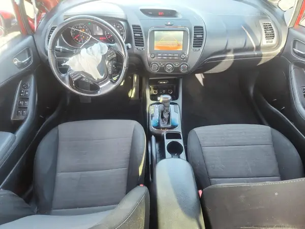 3KPFL4A75JE277885 2018 KIA FORTE - Image 8