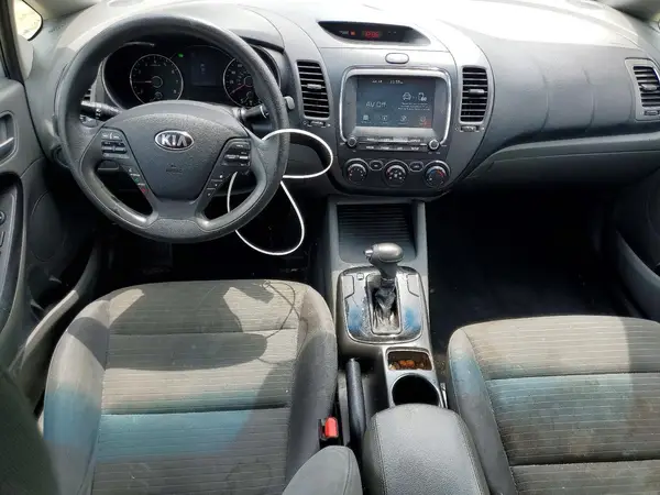 3KPFL4A75JE280852 2018 KIA FORTE - Image 8
