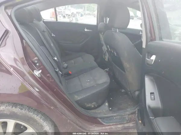 3KPFL4A76HE006828 2017 KIA FORTE - Image 8