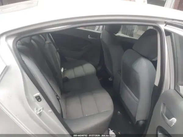 3KPFL4A76HE007543 2017 KIA FORTE - Image 8