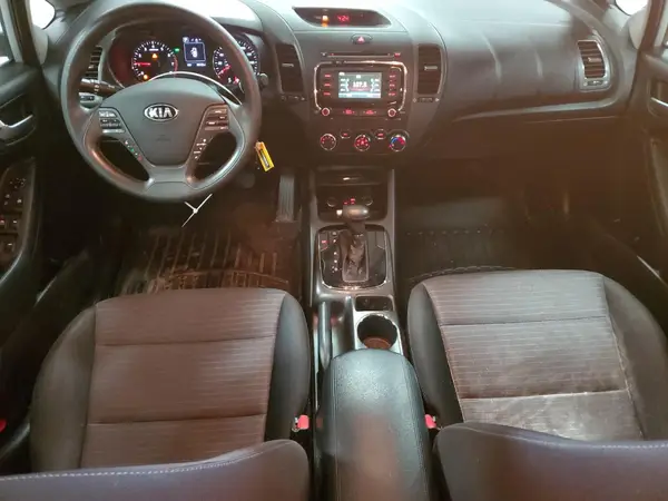 3KPFL4A76HE007901 2017 KIA FORTE - Image 8