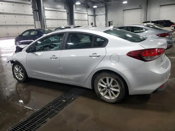 3KPFL4A76HE008482 2017 KIA FORTE - Image 2