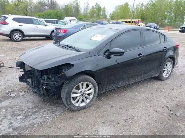 3KPFL4A76HE008644 2017 KIA FORTE - Image 2