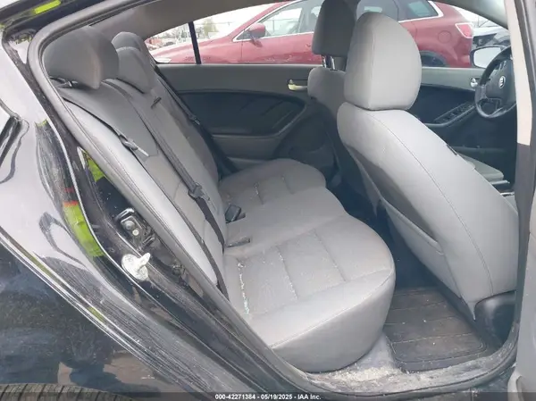 3KPFL4A76HE008644 2017 KIA FORTE - Image 8