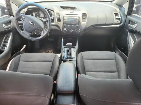 3KPFL4A76HE009051 2017 KIA FORTE - Image 8