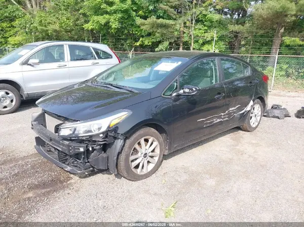 3KPFL4A76HE009647 2017 KIA FORTE - Image 2