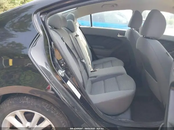 3KPFL4A76HE009647 2017 KIA FORTE - Image 8