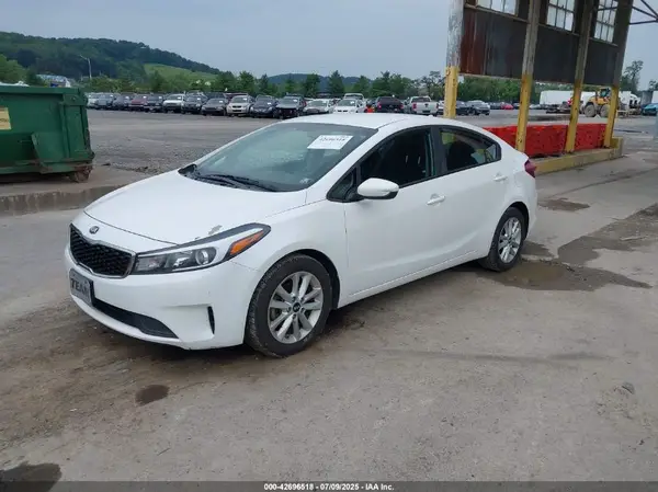 3KPFL4A76HE011012 2017 KIA FORTE - Image 2