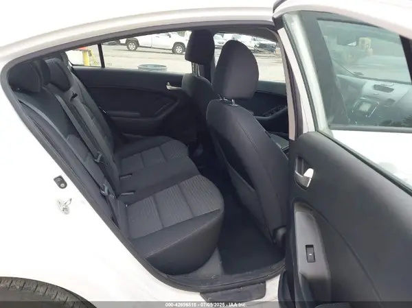 3KPFL4A76HE011012 2017 KIA FORTE - Image 8