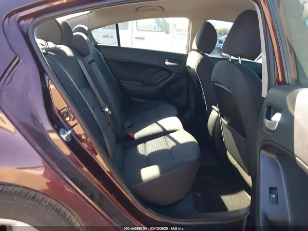 3KPFL4A76HE012712 2017 KIA FORTE - Image 8