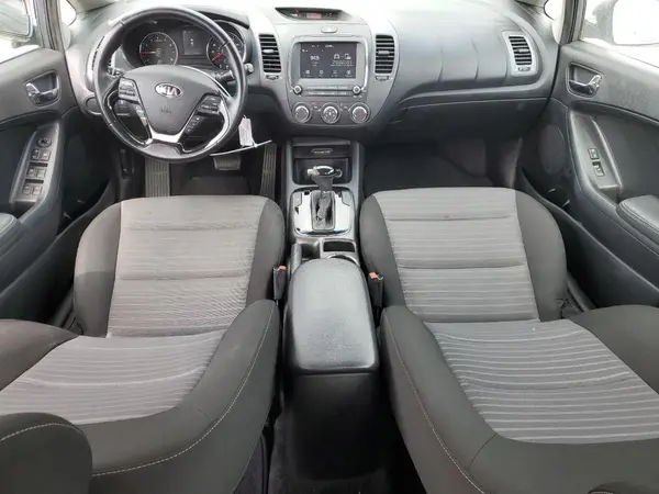 3KPFL4A76HE013486 2017 KIA FORTE - Image 8