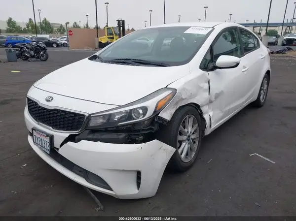 3KPFL4A76HE014900 2017 KIA FORTE - Image 2