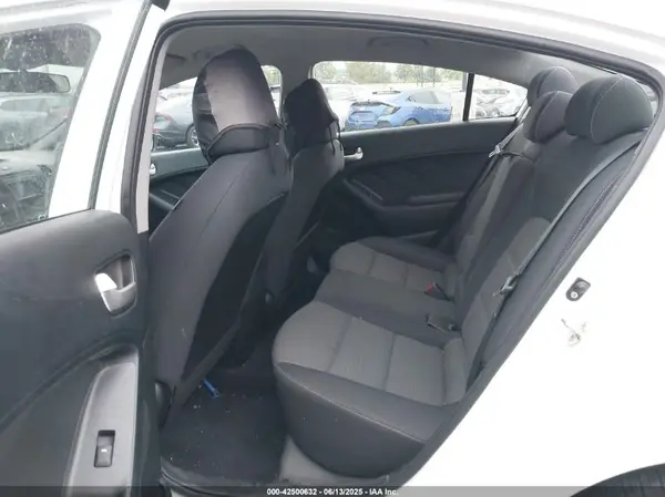 3KPFL4A76HE014900 2017 KIA FORTE - Image 8