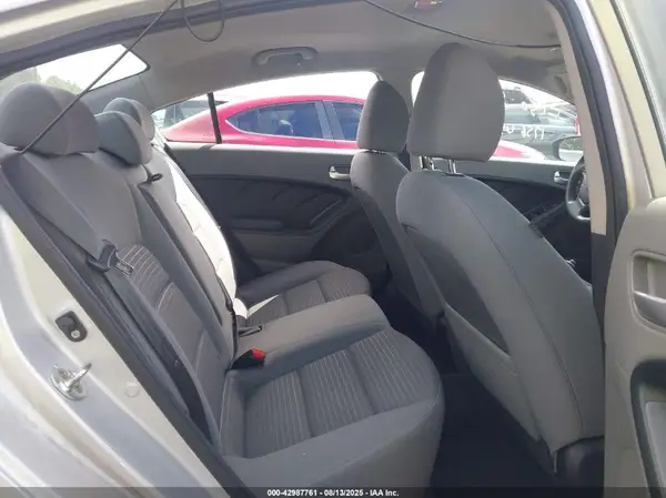 3KPFL4A76HE016971 2017 KIA FORTE - Image 8