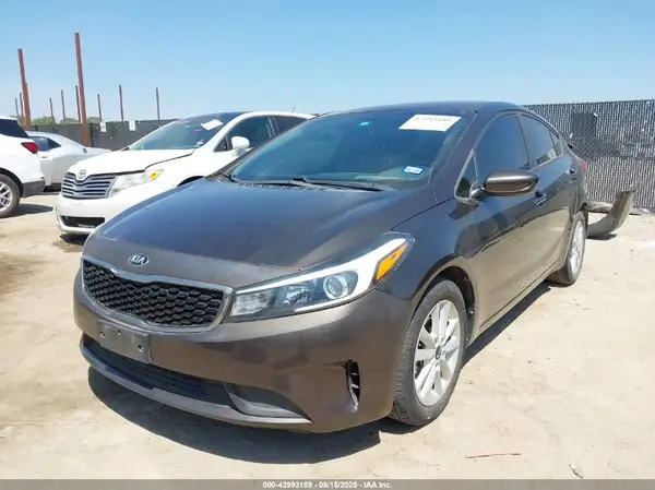 3KPFL4A76HE018347 2017 KIA FORTE - Image 2